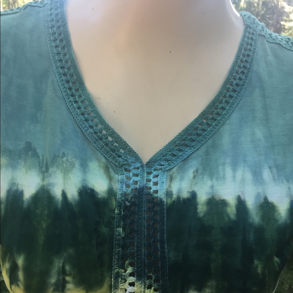 Greater Good , short sleeve tie dyed green t- top - Picture 2 of 8